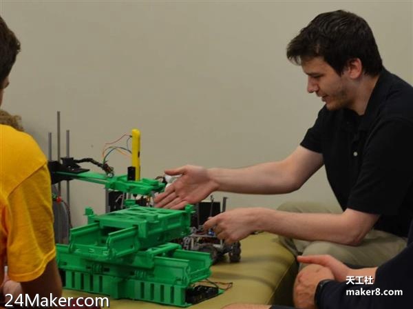 北达科他州立大学3D打印和测试一台自我复制3D打印机